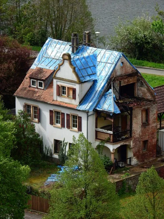 Remont starego domu - czy warto?