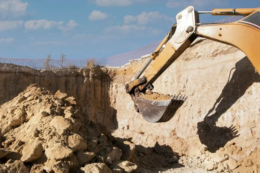 Efektywność kosztowa stosowania szalunków i obudów wykopowych w dużych projektach budowlanych